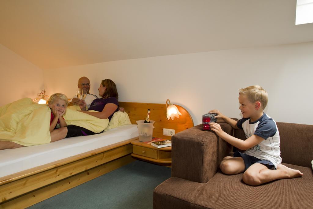 Kinder- Und Familienhotel Nockalm Innerkrems Luaran gambar