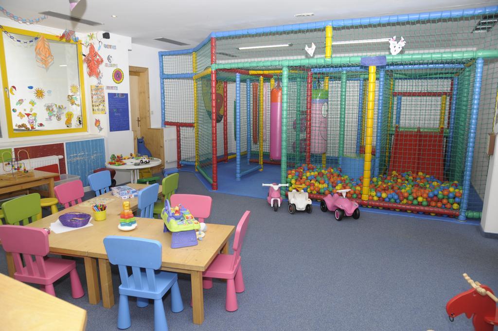 Kinder- Und Familienhotel Nockalm Innerkrems Luaran gambar