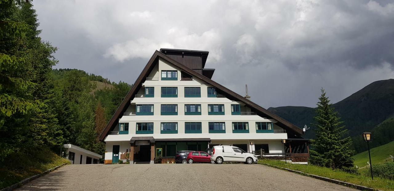 Kinder- Und Familienhotel Nockalm Innerkrems Luaran gambar